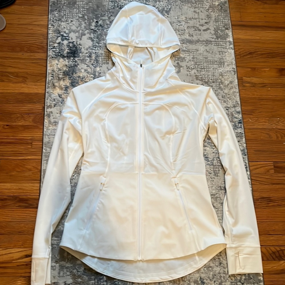 Lululemon windbreaker 🤍